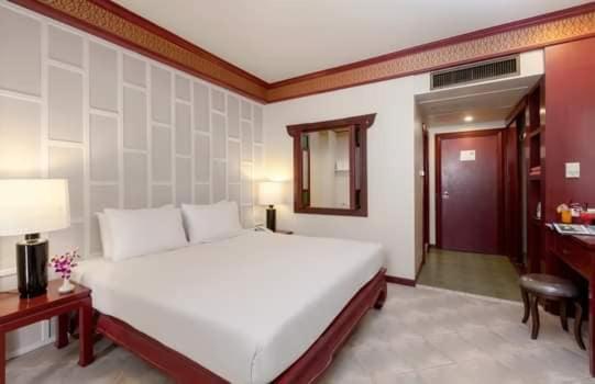 The Top Patong Resort Luaran gambar